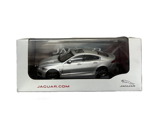 Modello in scala 1:43 della Jaguar XFR